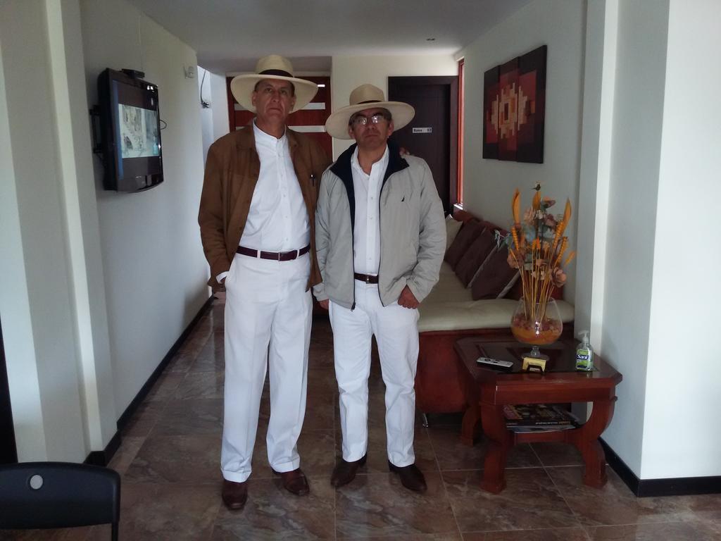 טבבלה Hotel Las Mercedes Airport-Quito מראה חיצוני תמונה