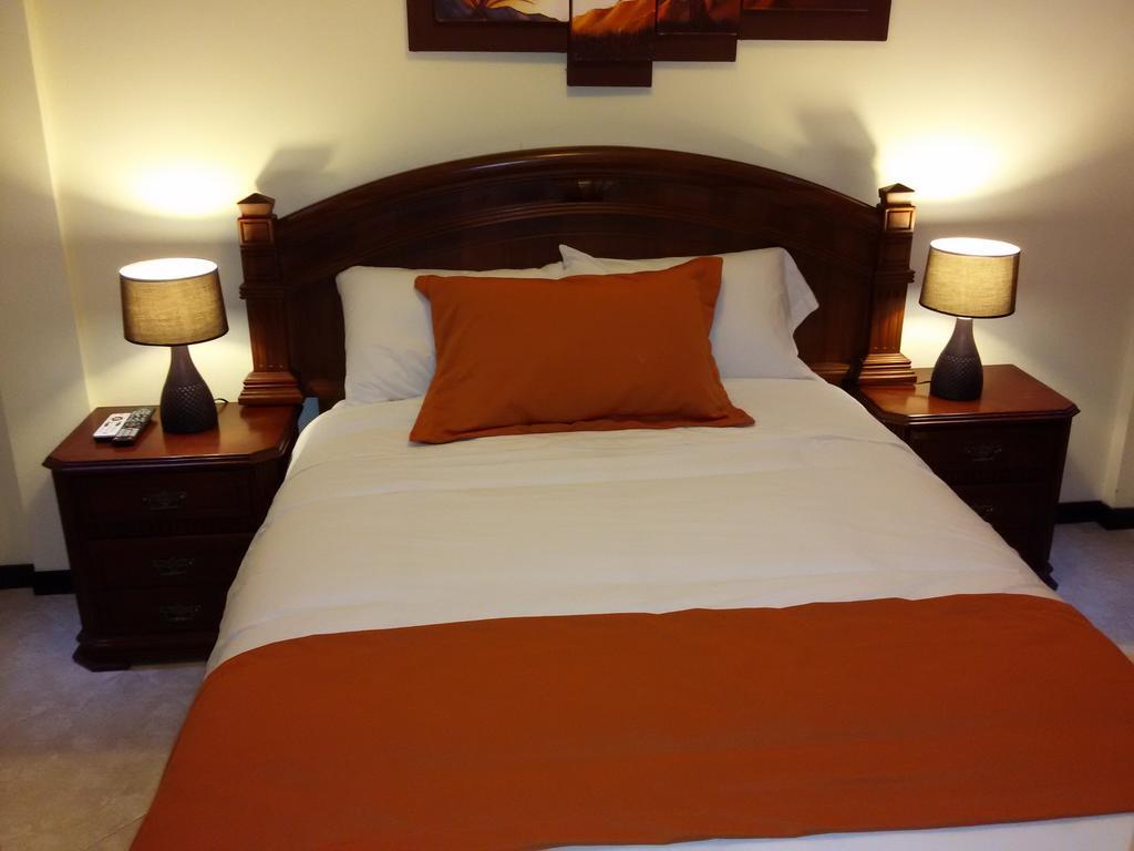 טבבלה Hotel Las Mercedes Airport-Quito חדר תמונה