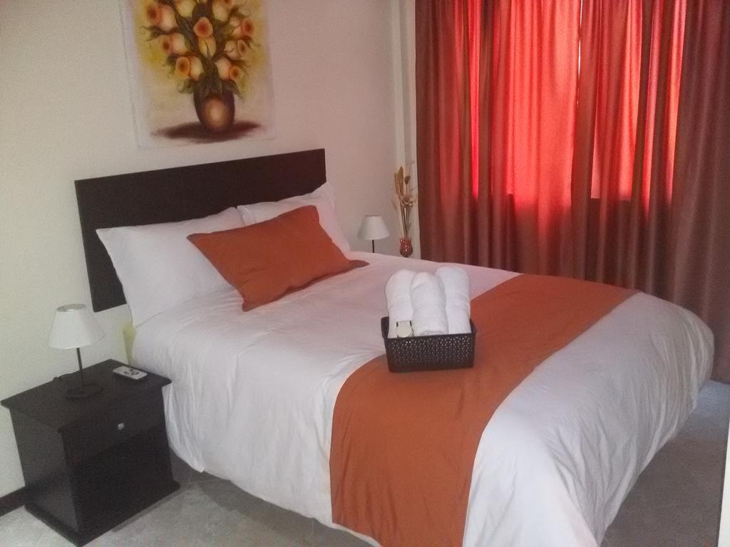 טבבלה Hotel Las Mercedes Airport-Quito חדר תמונה