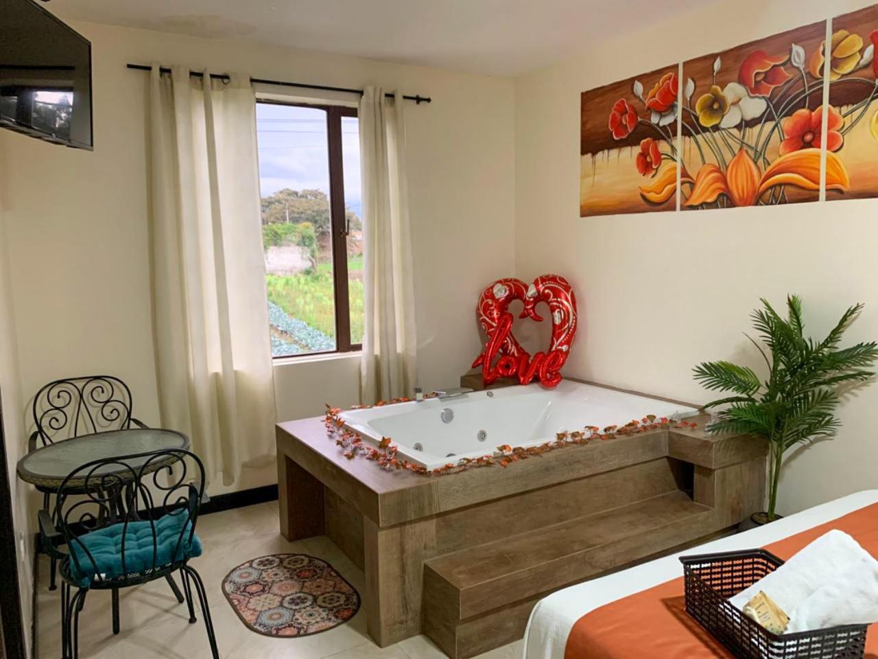 טבבלה Hotel Las Mercedes Airport-Quito מראה חיצוני תמונה