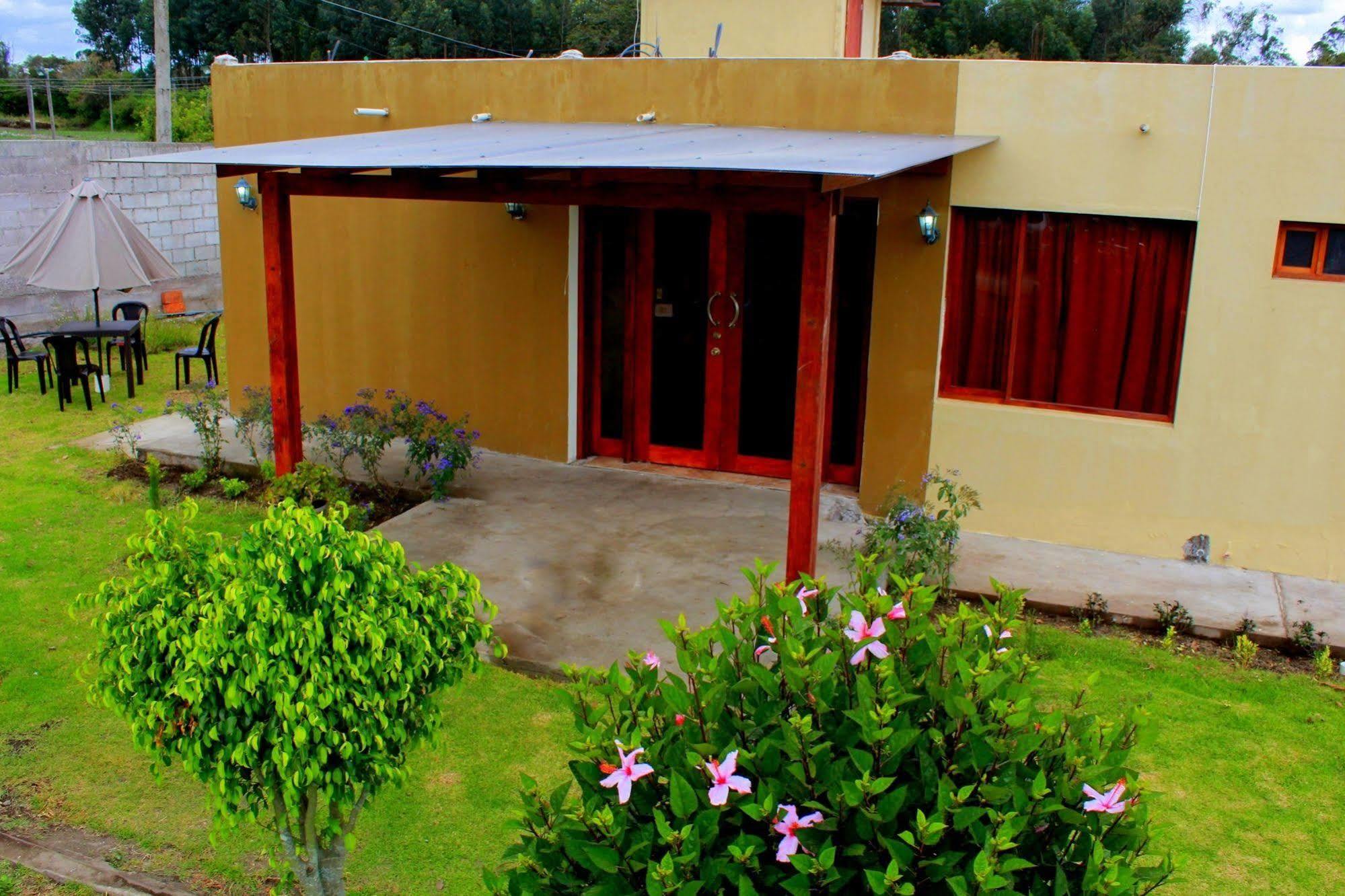 טבבלה Hotel Las Mercedes Airport-Quito מראה חיצוני תמונה